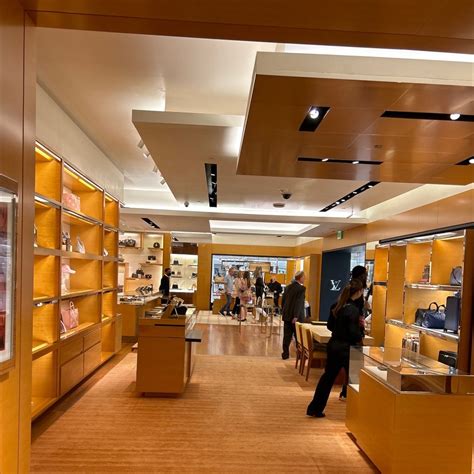 Louis Vuitton Bal Harbour Saks 